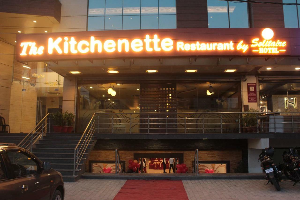 Hotel Solitaire Chinhat Exterior foto